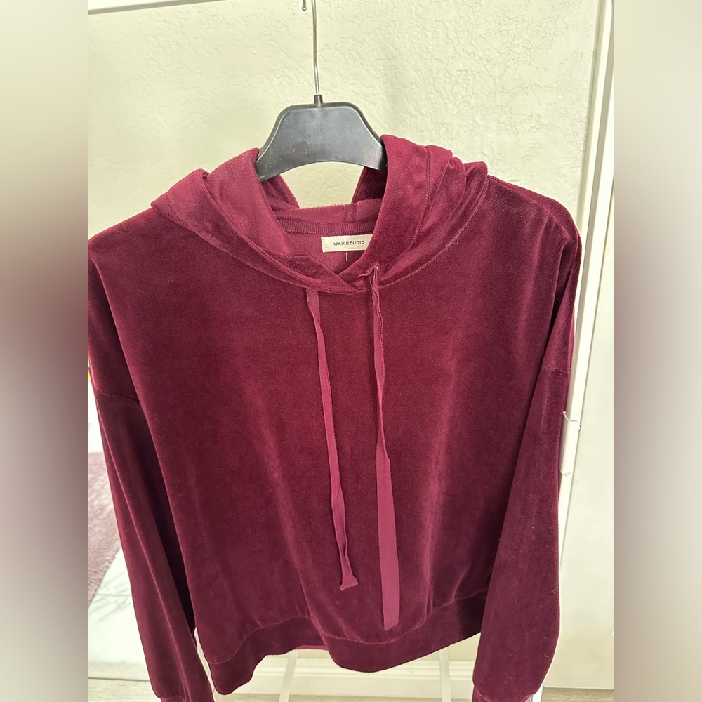 Max studio hoodie